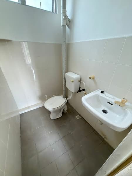 Apartment for Sale at Suria Vista Apartment - Darren Lye - Bathroom - PropertyGuru.com.my