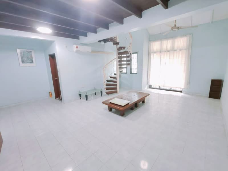 Rumah Teres 2.5 Tingkat untuk Dijual di Taman Perling (Perling) - Jennifer Ng - Living Room - PropertyGuru.com.my