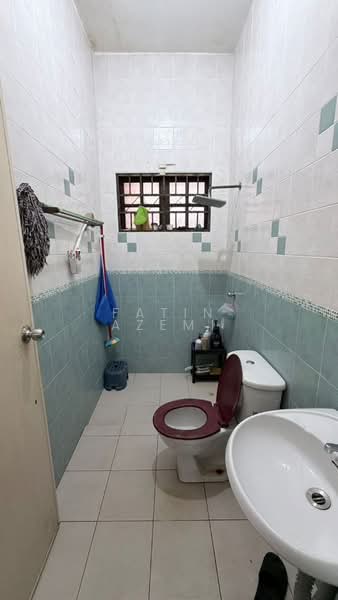 Rumah Berkembar untuk Dijual di Taman Taming Jaya (Balakong) - Fatin Azemi - Bathroom - PropertyGuru.com.my
