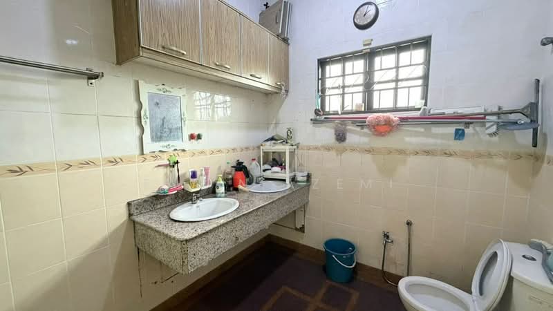 Rumah Berkembar untuk Dijual di Taman Taming Jaya (Balakong) - Fatin Azemi - Bathroom - PropertyGuru.com.my