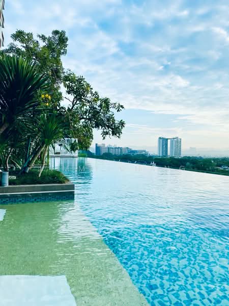 Servis Apartment untuk Disewa di Putra Residence - Jimmy Chang - Pool - PropertyGuru.com.my