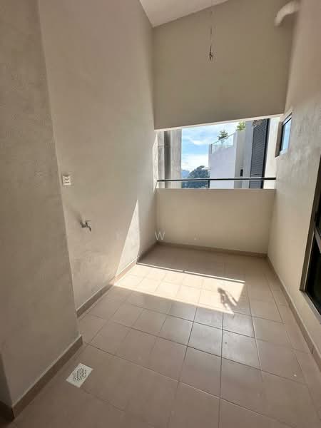 Kondominium untuk Disewa di Brezza Hill - Kew . - Balcony - PropertyGuru.com.my