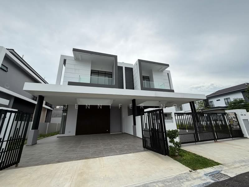 Cluster House for Sale in Austin Crest (Johor Bahru) - Jennifer Ng - Exterior - PropertyGuru.com.my
