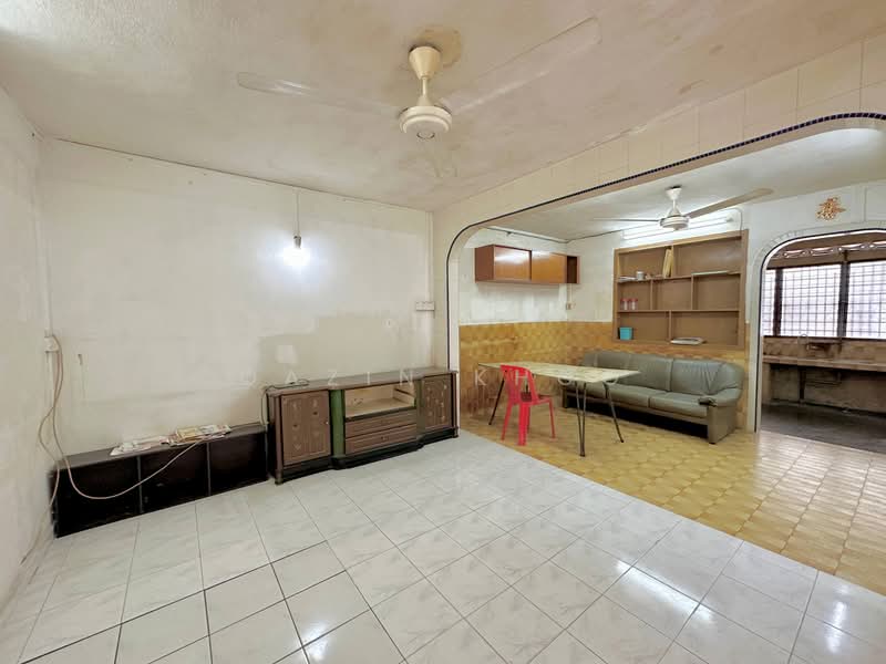 Rumah Teres 2 Tingkat untuk Dijual di Taman Kledang (Menglembu) - Qazin Khoo - Living Room - PropertyGuru.com.my