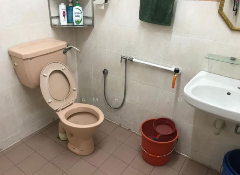 Rumah Teres 2 Tingkat untuk Disewa di Taman Kepong (Kepong) - Thiam Hee Tan - Bathroom - PropertyGuru.com.my