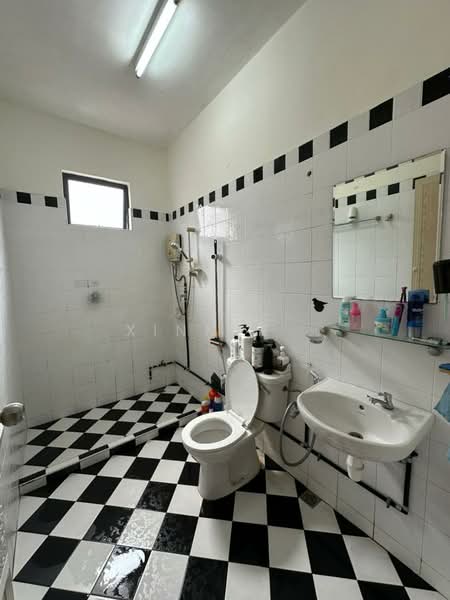 Rumah Bandar untuk Dijual di Tanjung Tokong (Penang) - Xinnee . - Bathroom - PropertyGuru.com.my