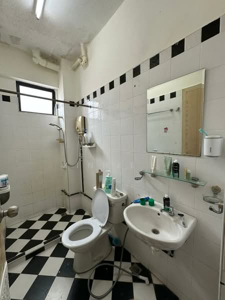 Rumah Bandar untuk Dijual di Tanjung Tokong (Penang) - Xinnee . - Bathroom - PropertyGuru.com.my