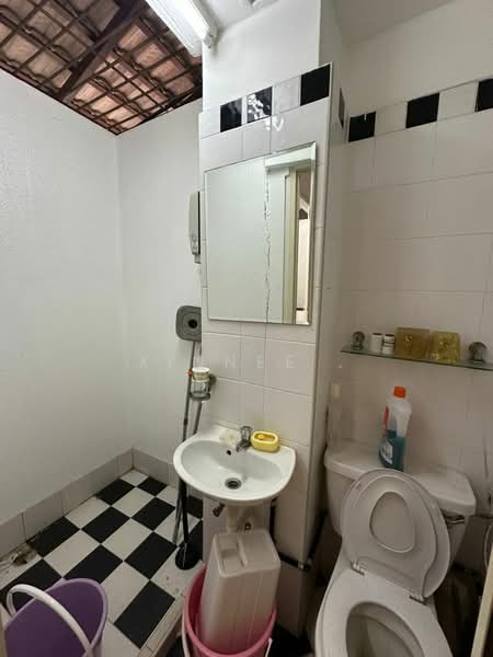 Rumah Bandar untuk Dijual di Tanjung Tokong (Penang) - Xinnee . - Bathroom - PropertyGuru.com.my