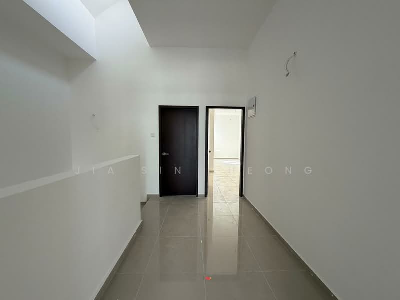 Rumah Teres 2 Tingkat untuk Dijual di Bandar Dato Onn (Tebrau) - Jia Sin Cheong - Corridor - PropertyGuru.com.my