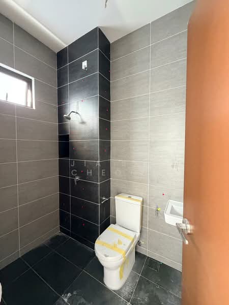 Rumah Teres 2 Tingkat untuk Dijual di Bandar Dato Onn (Tebrau) - Jia Sin Cheong - Bathroom - PropertyGuru.com.my
