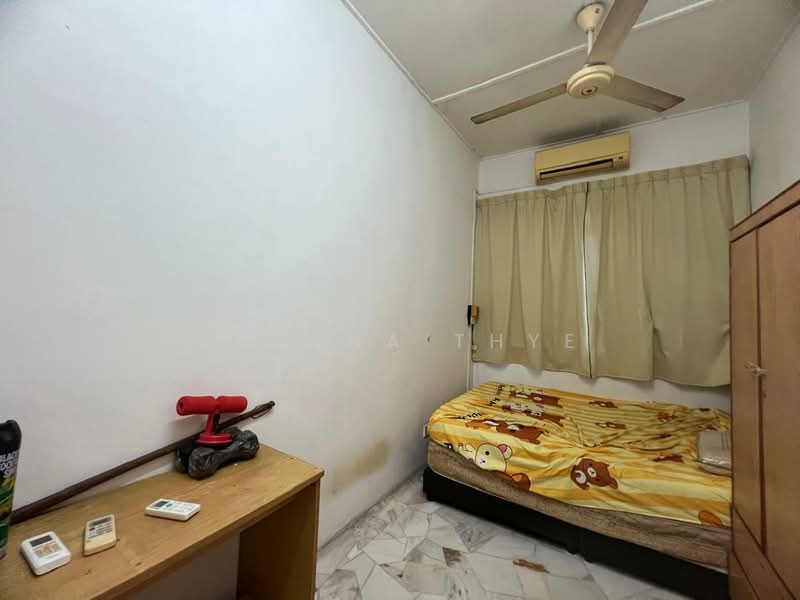 2-storey Terraced House for Sale in Taman Johor Jaya (Johor Bahru) - Queena Thye - Bedroom - PropertyGuru.com.my