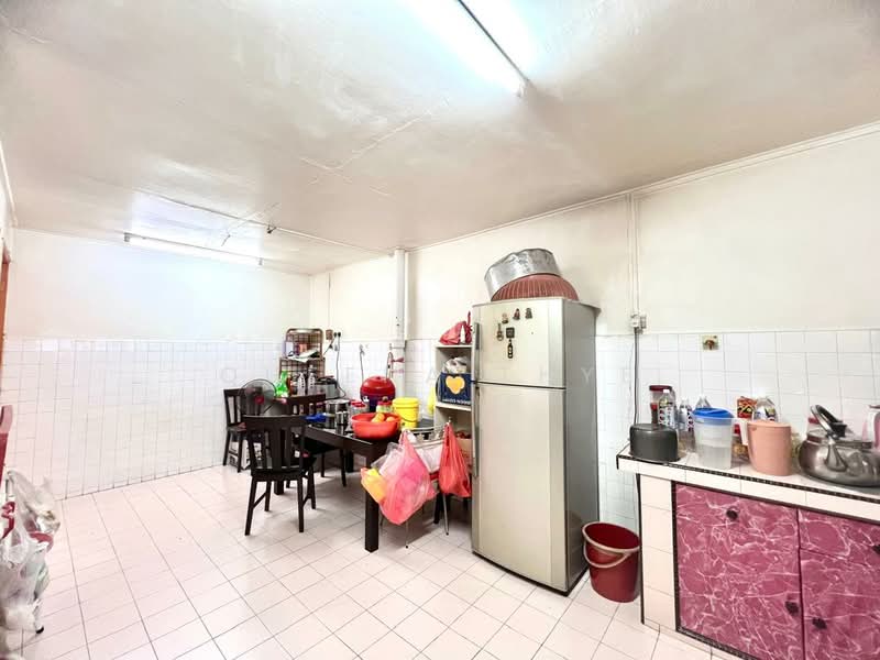 2-storey Terraced House for Sale in Taman Johor Jaya (Johor Bahru) - Queena Thye - Kitchen - PropertyGuru.com.my