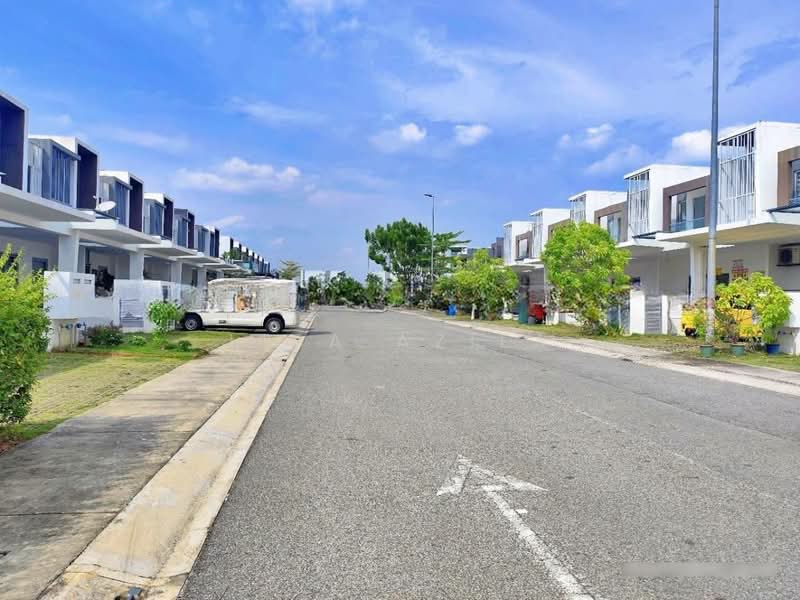 Rumah Teres 2 Tingkat untuk Dijual di Dengkil (Selangor) - Lisa Azila - Exterior - PropertyGuru.com.my