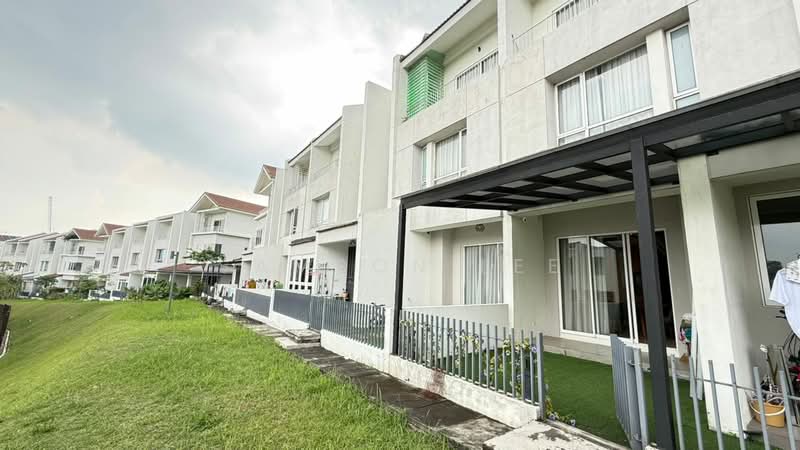 3-storey Terraced House for Sale in Tamansari (Rawang) - Samson Lee - Exterior - PropertyGuru.com.my