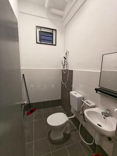 Apartment for Rent at Taman Pulai Mutiara 2: Phase A3A - A3C - Nick Low - Bathroom - PropertyGuru.com.my