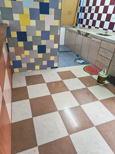 Rumah Flat untuk Disewa di Rumah Pangsa Permas Jaya - Richard Shai - Kitchen - PropertyGuru.com.my