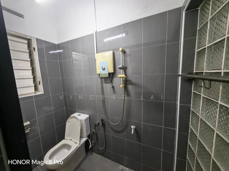 1-storey Terraced House for Rent in Taman Pelangi (Johor Bahru) - Vincent Lai - Bathroom - PropertyGuru.com.my