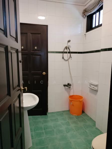 Rumah Berkembar untuk Dijual di Taman Pelangi (Johor Bahru) - Alicia Lian - Bathroom - PropertyGuru.com.my