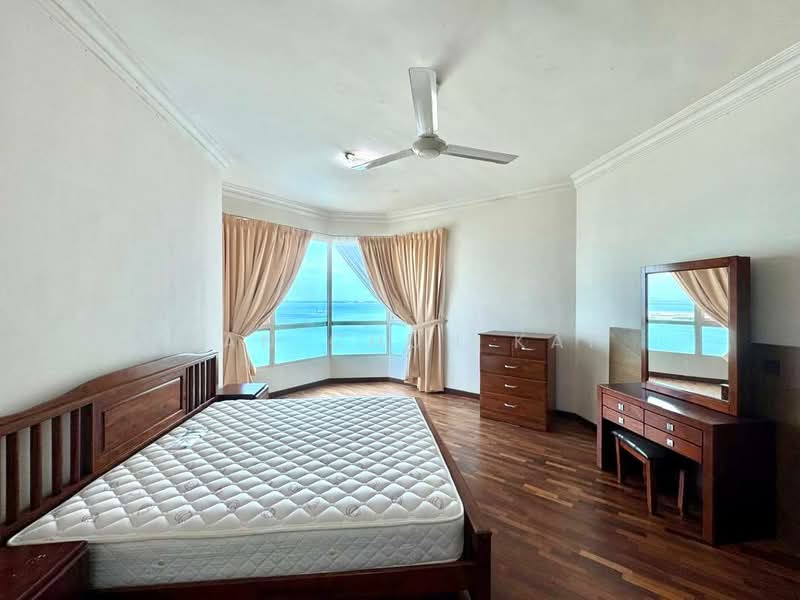 Kondominium untuk Disewa di Gurney Beach Resort - Gan Chun Kai - Bedroom - PropertyGuru.com.my