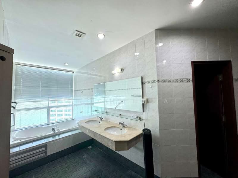Kondominium untuk Disewa di Gurney Beach Resort - Gan Chun Kai - Bathroom - PropertyGuru.com.my