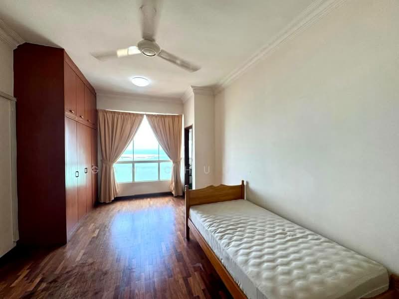 Kondominium untuk Disewa di Gurney Beach Resort - Gan Chun Kai - Bedroom - PropertyGuru.com.my