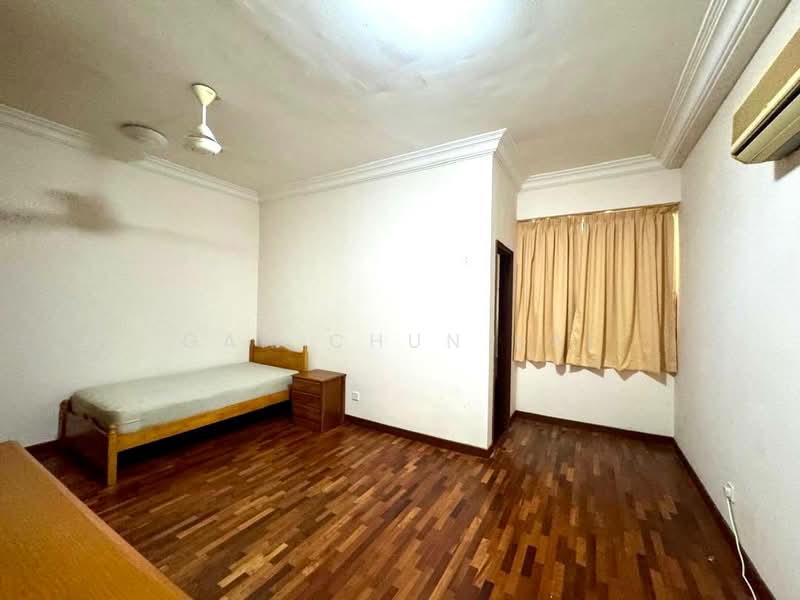 Kondominium untuk Disewa di Gurney Beach Resort - Gan Chun Kai - Bedroom - PropertyGuru.com.my