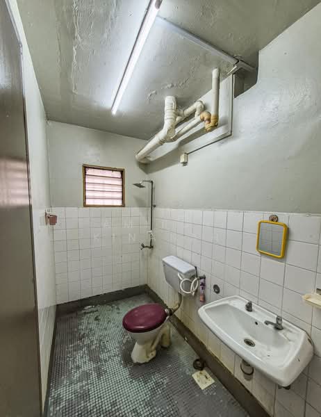 Rumah Flat untuk Dijual di Putra Ria - Amirun Kinanah - Bathroom - PropertyGuru.com.my