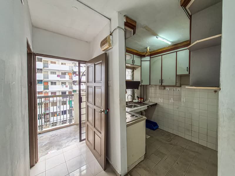Rumah Flat untuk Dijual di Putra Ria - Amirun Kinanah - Kitchen - PropertyGuru.com.my