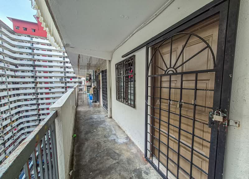 Rumah Flat untuk Dijual di Putra Ria - Amirun Kinanah - Exterior - PropertyGuru.com.my