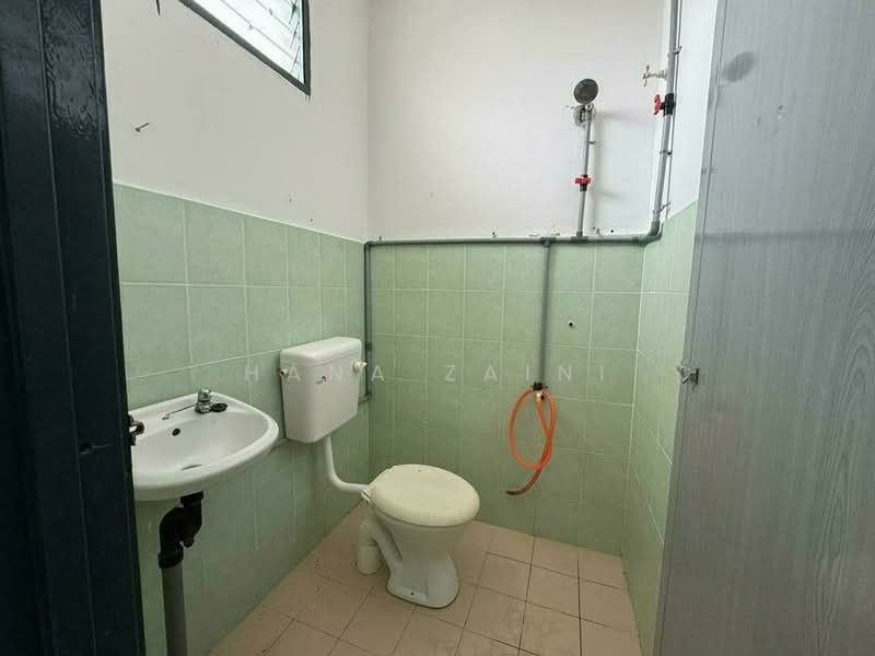 Rumah Teres 1 Tingkat untuk Disewa di Port Dickson (Negeri Sembilan) - Hana Zaini - Bathroom - PropertyGuru.com.my