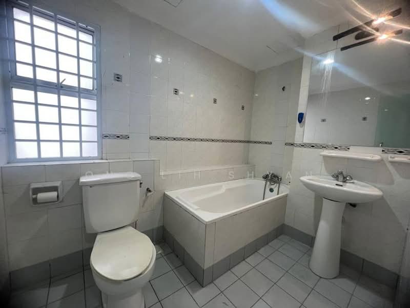 Condominium for Sale at Indah Samudra Condominium - Ong Lih Shyan - Bathroom - PropertyGuru.com.my