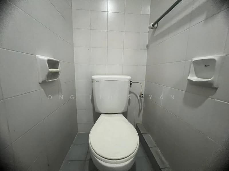 Condominium for Sale at Indah Samudra Condominium - Ong Lih Shyan - Bathroom - PropertyGuru.com.my