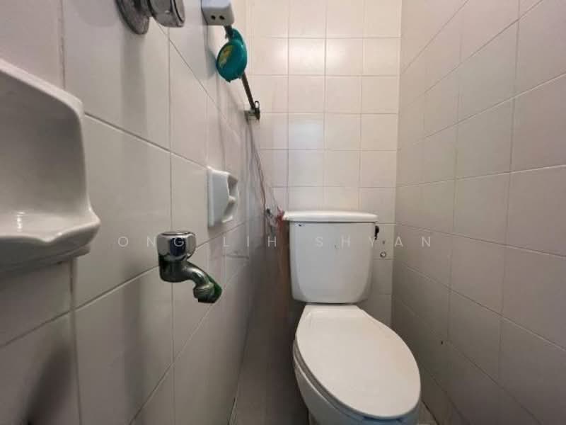 Condominium for Sale at Indah Samudra Condominium - Ong Lih Shyan - Bathroom - PropertyGuru.com.my