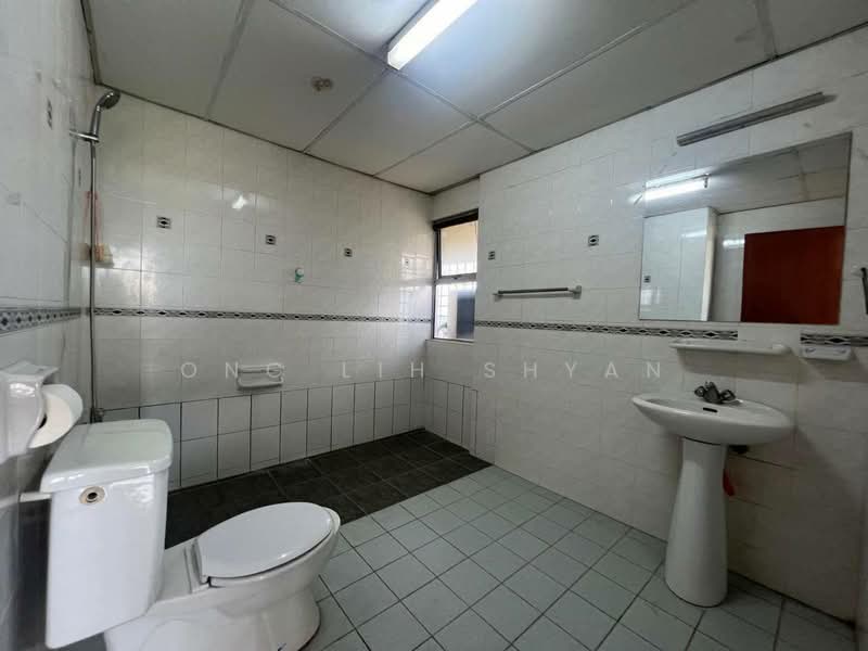 Condominium for Sale at Indah Samudra Condominium - Ong Lih Shyan - Bathroom - PropertyGuru.com.my