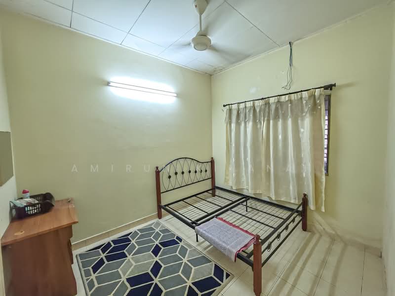 1-storey Terraced House for Sale in Bandar Bukit Raja (Klang) - Amirun Kinanah - Bedroom - PropertyGuru.com.my