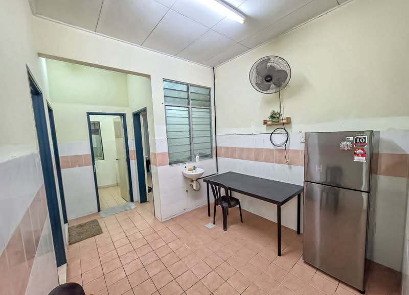 1-storey Terraced House for Sale in Bandar Bukit Raja (Klang) - Amirun Kinanah - Kitchen - PropertyGuru.com.my