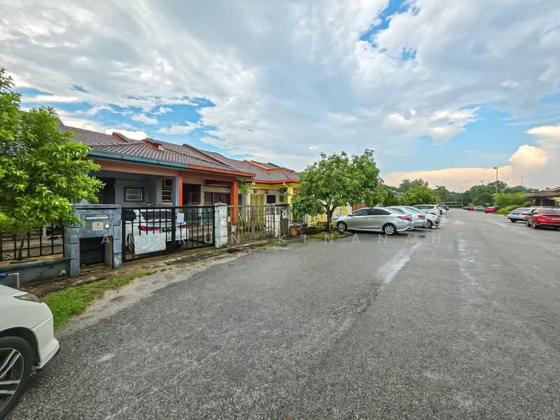 1-storey Terraced House for Sale in Bandar Bukit Raja (Klang) - Amirun Kinanah - Exterior - PropertyGuru.com.my