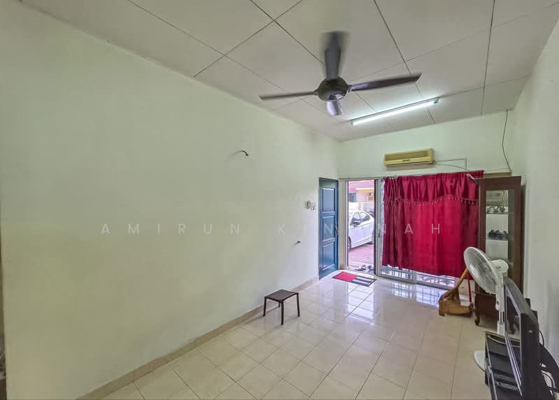 1-storey Terraced House for Sale in Bandar Bukit Raja (Klang) - Amirun Kinanah - Living Room - PropertyGuru.com.my