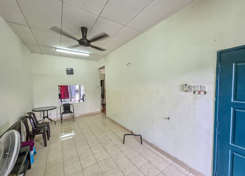 1-storey Terraced House for Sale in Bandar Bukit Raja (Klang) - Amirun Kinanah - Living Room - PropertyGuru.com.my