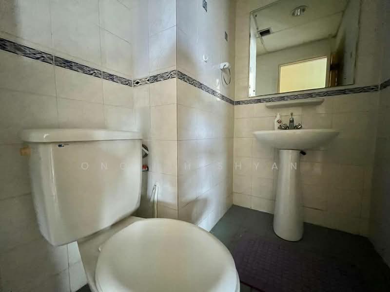 Condominium for Sale at Indah Samudra Condominium - Ong Lih Shyan - Bathroom - PropertyGuru.com.my