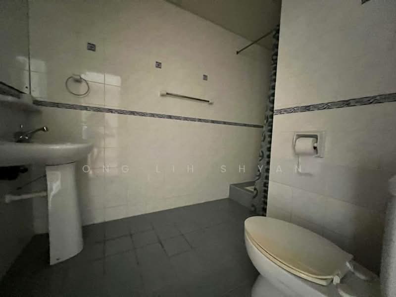 Condominium for Sale at Indah Samudra Condominium - Ong Lih Shyan - Bathroom - PropertyGuru.com.my