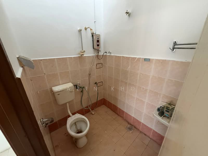 1-storey Terraced House for Sale in Taman Lintang Makmur (Sungai Siput) - Qazin Khoo - Bathroom - PropertyGuru.com.my