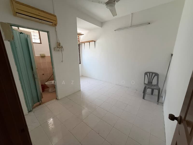 1-storey Terraced House for Sale in Taman Lintang Makmur (Sungai Siput) - Qazin Khoo - Bathroom - PropertyGuru.com.my