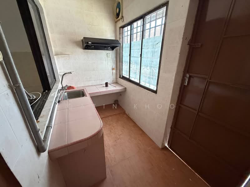 1-storey Terraced House for Sale in Taman Lintang Makmur (Sungai Siput) - Qazin Khoo - Kitchen - PropertyGuru.com.my