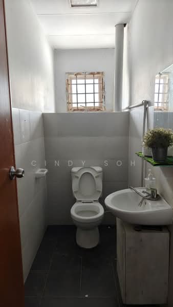 Shop / Office for Rent in Taman Mount Austin (Tebrau) - Cindy Soh - Bathroom - PropertyGuru.com.my