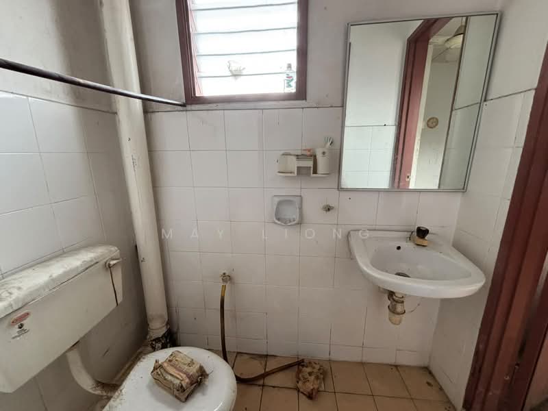 Rumah Teres 2 Tingkat untuk Dijual di Bukit Sentosa (Rawang) - May Liong - Bathroom - PropertyGuru.com.my