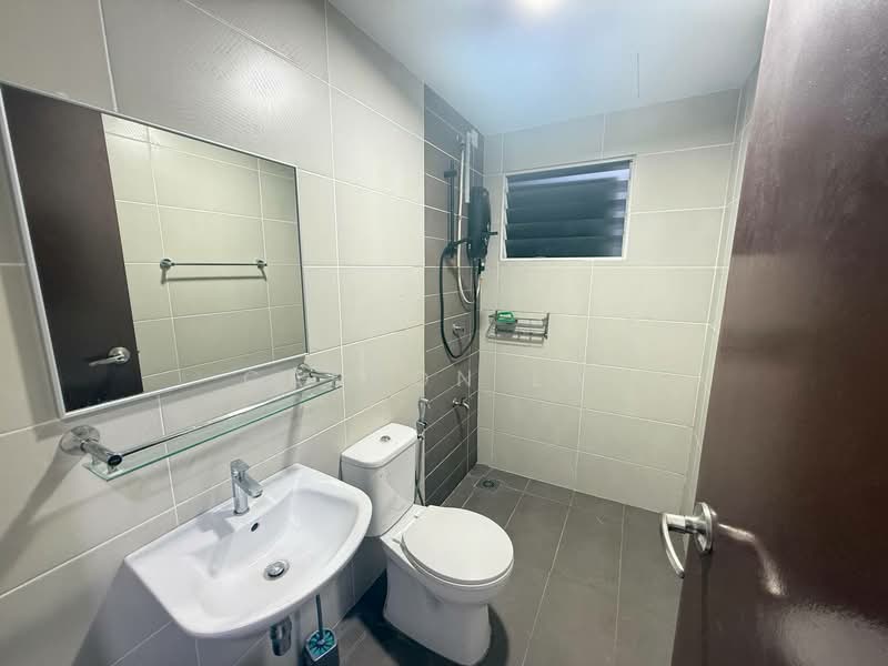 Condominium for Rent at Paraiso Residence @ The Earth - Carson Lai - Bathroom - PropertyGuru.com.my