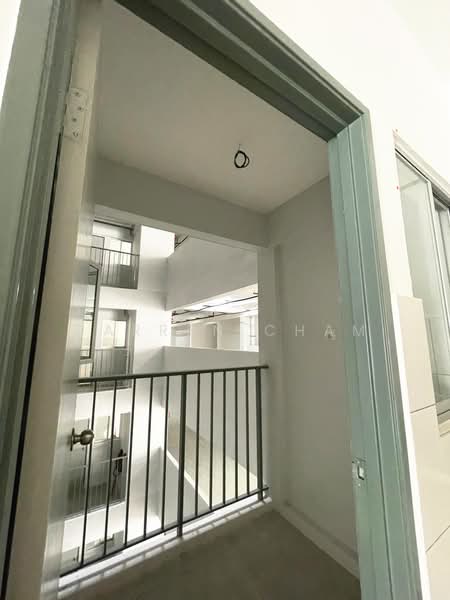 Servis Apartment untuk Dijual di The Stone - Darren Cham - Corridor - PropertyGuru.com.my