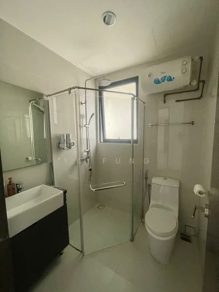 Kondominium untuk Disewa di Amberside @ Country Garden Danga Bay - YC Fung - Bathroom - PropertyGuru.com.my