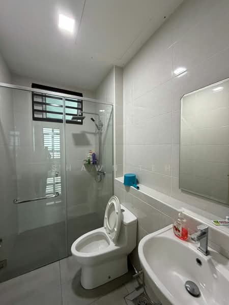 Servis Apartment untuk Dijual di Parkland Residence - Shawn Teh - Bathroom - PropertyGuru.com.my